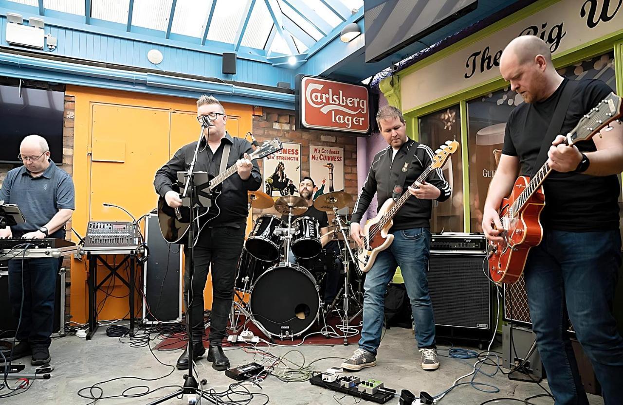 Готель Bugler Doyles Bar & Townhouse Вексфорд Екстер'єр фото