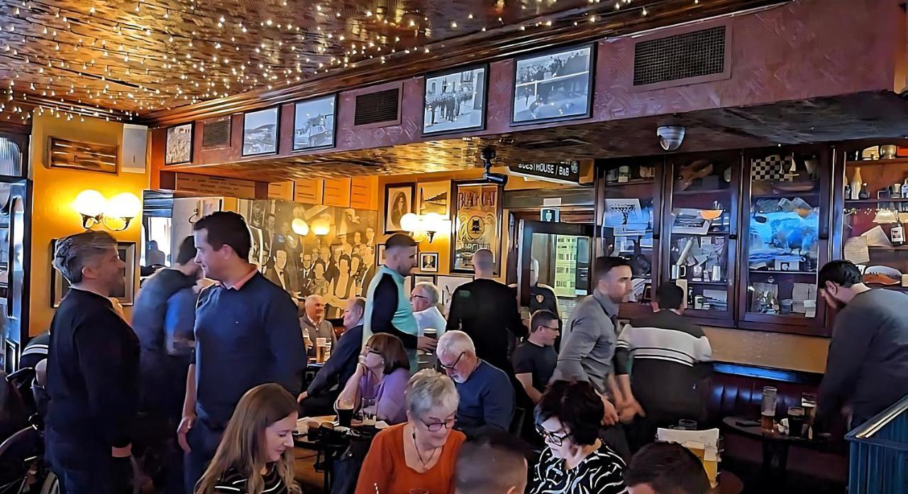 Готель Bugler Doyles Bar & Townhouse Вексфорд Екстер'єр фото